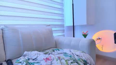 My name is Mia  Please say hello I like to chat with you. If you have requests or dirty talk please use tip online show from 12-04-25, 06:16