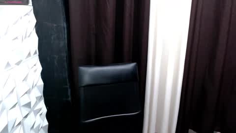 Snapshot of miasexxie chatting on 02-19-25, 09:06 mia online show from 02-19-25, 09:06