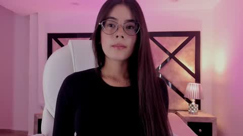 Mia online show from 02-24-25, 09:09