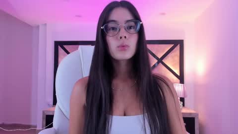 Mia online show from 02-25-25, 08:41