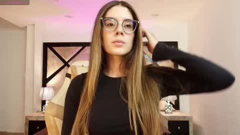 Mia online show from 02-04-26, 07:09