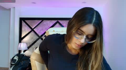 Snapshot of miasilverr chatting on 02-18-26, 07:10 Mia online show from 02-18-26, 07:10