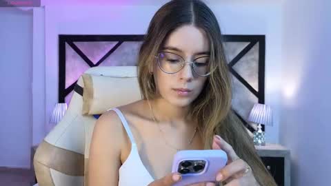 Snapshot of miasilverr chatting on 03-16-26, 07:07 Mia online show from 03-16-26, 07:07