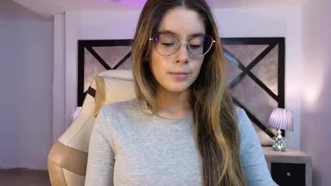 Snapshot of miasilverr chatting on 03-25-26, 07:31 Mia online show from 03-25-26, 07:31