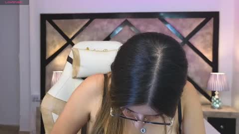 Snapshot of miasilverr chatting on 04-22-26, 07:59 Mia online show from 04-22-26, 07:59