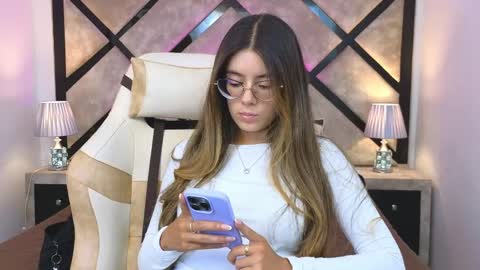 Snapshot of miasilverr chatting on 05-15-26, 07:21 Mia online show from 05-15-26, 07:21
