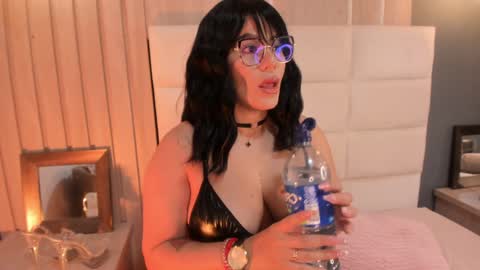 Mia online show from 02-07-25, 05:51