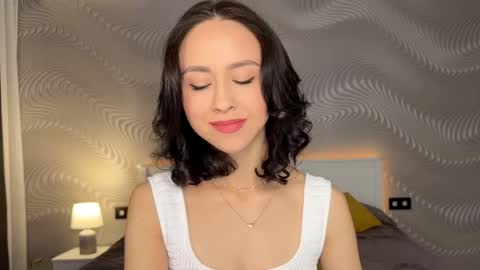 Mia online show from 05-18-26, 07:58