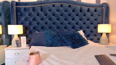 Mia online show from 02-06-26, 04:10