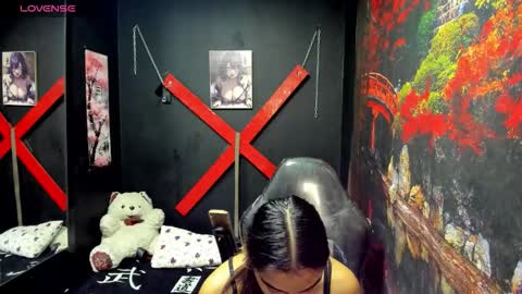 Mariana online show from 11-23-25, 03:56