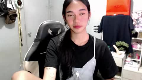 Snapshot of miatrixs chatting on 03-17-26, 08:56 Mia online show from 03-17-26, 08:56