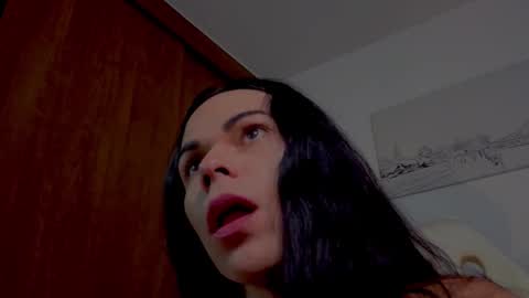 Mia online show from 10-04-25, 02:04