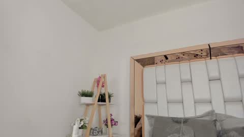 Snapshot of miavillalobos_ chatting on 01-15-25, 09:45 Mia Villalobos online show from 01-15-25, 09:45