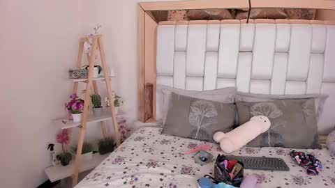 Snapshot of miavillalobos_ chatting on 02-11-25, 06:22 Mia Villalobos online show from 02-11-25, 06:22