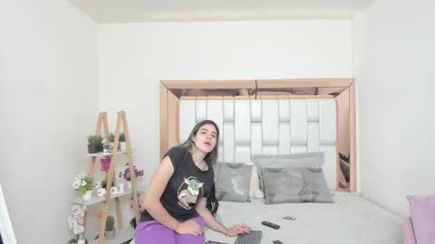 Snapshot of miavillalobos_ chatting on 09-15-25, 11:54 Mia Villalobos online show from 09-15-25, 11:54