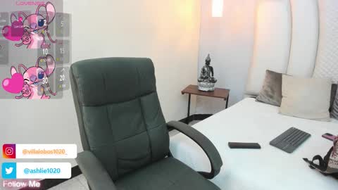 Mia Villalobos online show from 10-12-25, 04:50