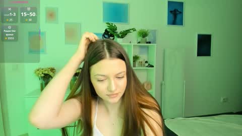 Snapshot of miavixxenn chatting on 09-26-25, 04:05 Mia online show from 09-26-25, 04:05