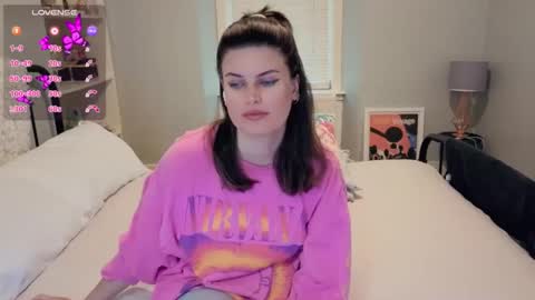 Mia  online show from 10-24-25, 12:45