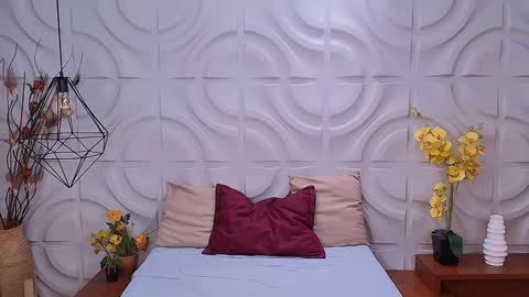 Mia online show from 01-25-25, 04:13