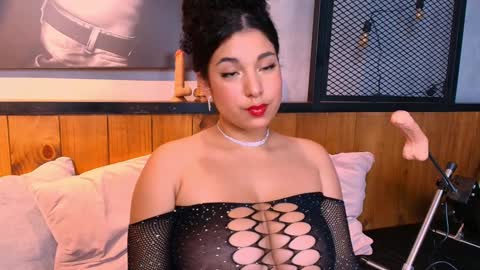 Mia online show from 01-31-25, 03:00