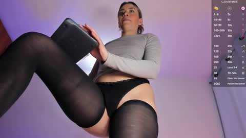 Snapshot of mich_bittersweet chatting on 03-08-26, 02:04 online show from 03-08-26, 02:04