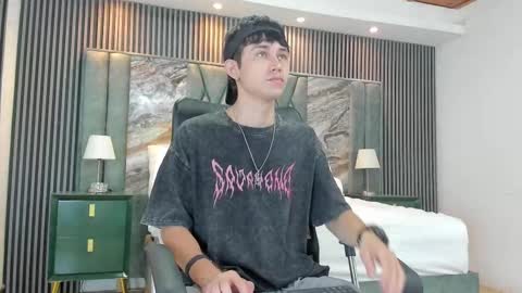 Michael online show from 09-28-25, 01:16