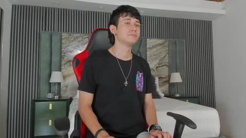 Michael online show from 10-04-25, 03:21