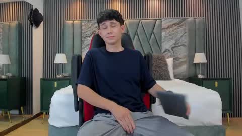 Michael online show from 10-15-25, 08:31