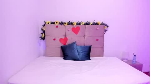 Snapshot of michael_and_sharon chatting on 02-26-25, 01:21 Micky and Sharon online show from 02-26-25, 01:21