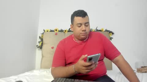 Snapshot of michael_and_sharon chatting on 02-27-25, 04:41 Micky and Sharon online show from 02-27-25, 04:41