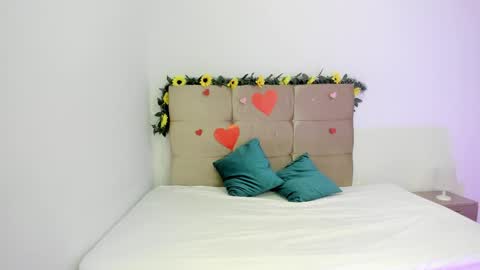 Snapshot of michael_and_sharon chatting on 02-28-25, 02:09 Micky and Sharon online show from 02-28-25, 02:09