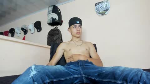 Snapshot of michael_boy88_ chatting on 01-28-25, 08:26 Michael Boy online show from 01-28-25, 08:26