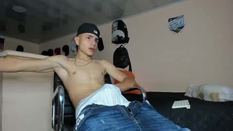 Snapshot of michael_boy88_ chatting on 01-28-25, 11:28 Michael Boy online show from 01-28-25, 11:28