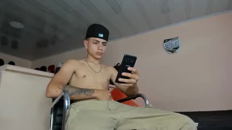 Snapshot of michael_boy88_ chatting on 02-02-25, 08:30 Michael Boy online show from 02-02-25, 08:30