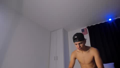 Snapshot of michael_boy88_ chatting on 02-13-25, 01:29 Michael Boy online show from 02-13-25, 01:29