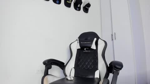 Snapshot of michael_boy88_ chatting on 02-23-25, 07:38 Michael Boy online show from 02-23-25, 07:38