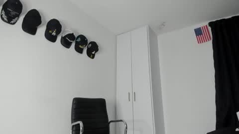 Snapshot of michael_boy88_ chatting on 02-28-25, 06:10 Michael Boy online show from 02-28-25, 06:10