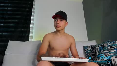 Snapshot of michael_boy88_ chatting on 10-17-25, 08:33 Michael Boy online show from 10-17-25, 08:33