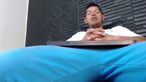 Snapshot of michael_daviss1 chatting on 12-17-24, 02:44 Michael Daviss online show from 12-17-24, 02:44