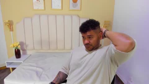 Snapshot of michael_hill1 chatting on 10-09-25, 07:45 MICHAEL online show from 10-09-25, 07:45