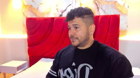 Snapshot of michael_hill1 chatting on 11-01-25, 01:02 MICHAEL online show from 11-01-25, 01:02