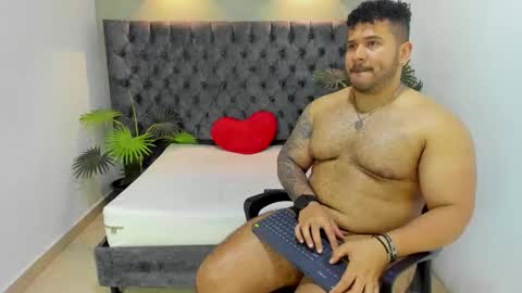 Snapshot of michael_hill1 chatting on 11-05-25, 01:38 MICHAEL online show from 11-05-25, 01:38