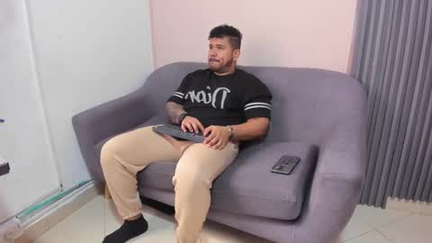 Snapshot of michael_hill1 chatting on 11-08-25, 01:22 MICHAEL online show from 11-08-25, 01:22