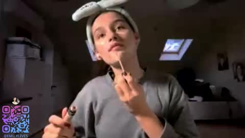 Snapshot of michael_pors chatting on 10-18-25, 02:18 Emily online show from 10-18-25, 02:18