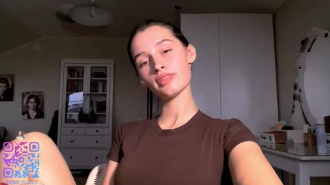 Snapshot of michael_pors chatting on 10-19-25, 02:07 Emily online show from 10-19-25, 02:07