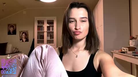 Snapshot of michael_pors chatting on 11-11-25, 02:28 Emily online show from 11-11-25, 02:28