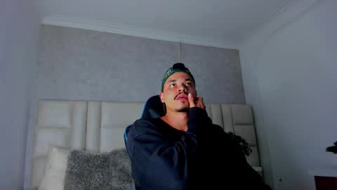 Michael online show from 10-05-25, 03:27