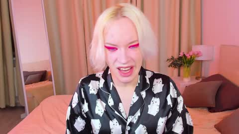 Snapshot of michael_swan chatting on 02-08-25, 06:33 Michel online show from 02-08-25, 06:33