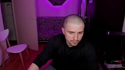 Snapshot of michael_wolfborn chatting on 02-14-25, 03:47 Michael online show from 02-14-25, 03:47