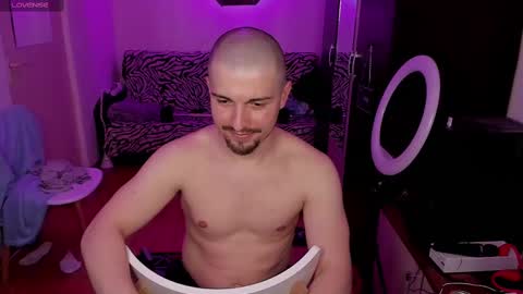 Snapshot of michael_wolfborn chatting on 03-05-25, 05:08 Michael online show from 03-05-25, 05:08